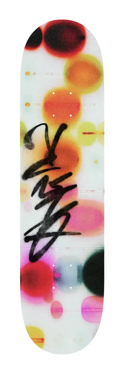 Deck de skateboard April YUTO HORIGOME - GENES de la marque APRIL, illustrant un design artistique sur le dessus.