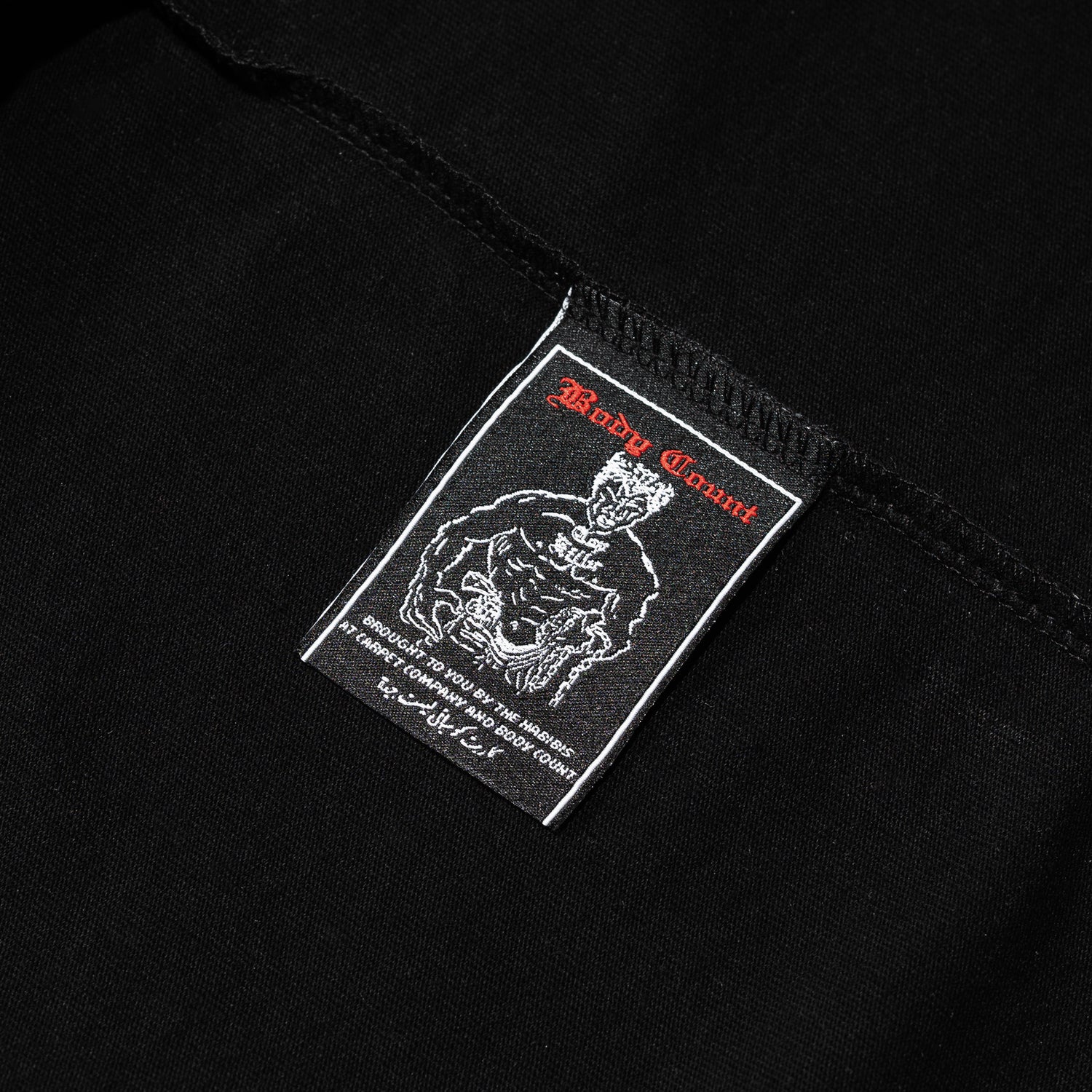 T-shirt noir Carpette Body Count avec logo graphique sur la poitrine, en coton confortable.