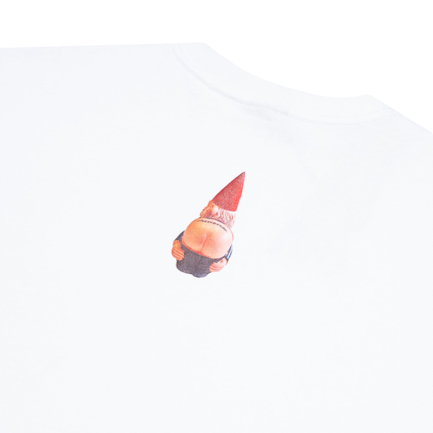 T-shirt blanc avec un gnome imprimé, de la marque Carpet, en coton confortable et décontracté.