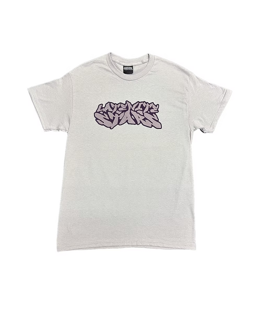 Bonnet LATE NITE STAR avec logo, en tissu doux, noir avec logo blanc, style décontracté et moderne.