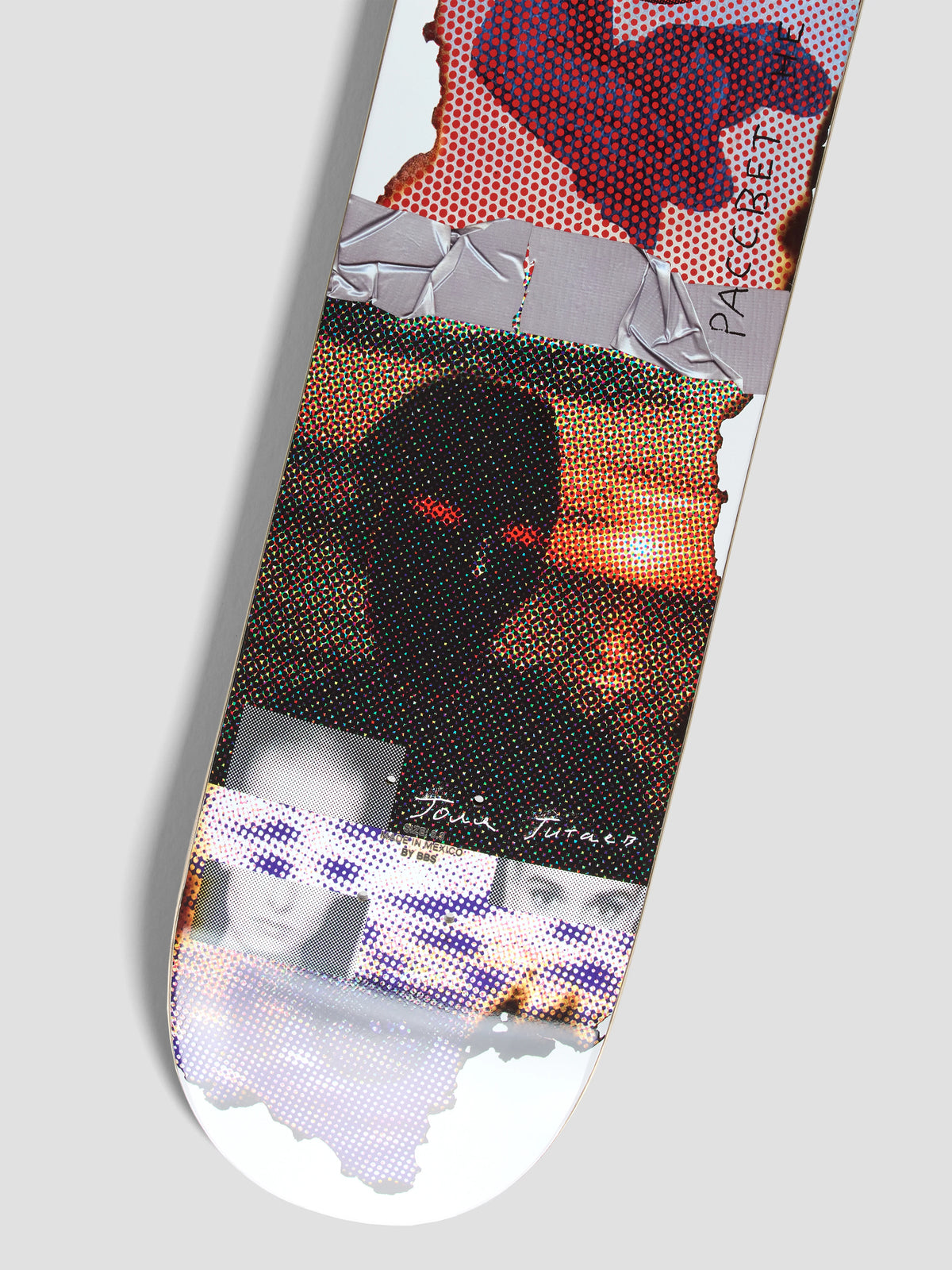 Planche de deck RASSVET Titaev 8.3 en bois, unisexe, pour skateboard, avec design multi-couleurs visible sur l'image.