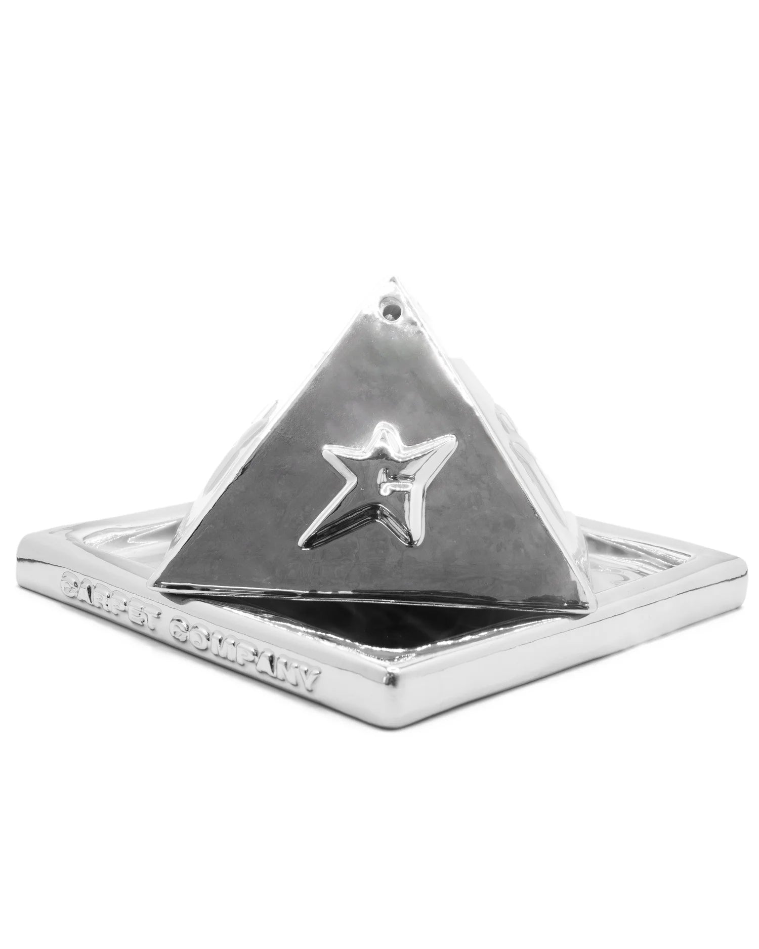 Support à encens pyramid de la marque Carpet, accessoire en céramique pour brûler de l'encens en forme de pyramide.