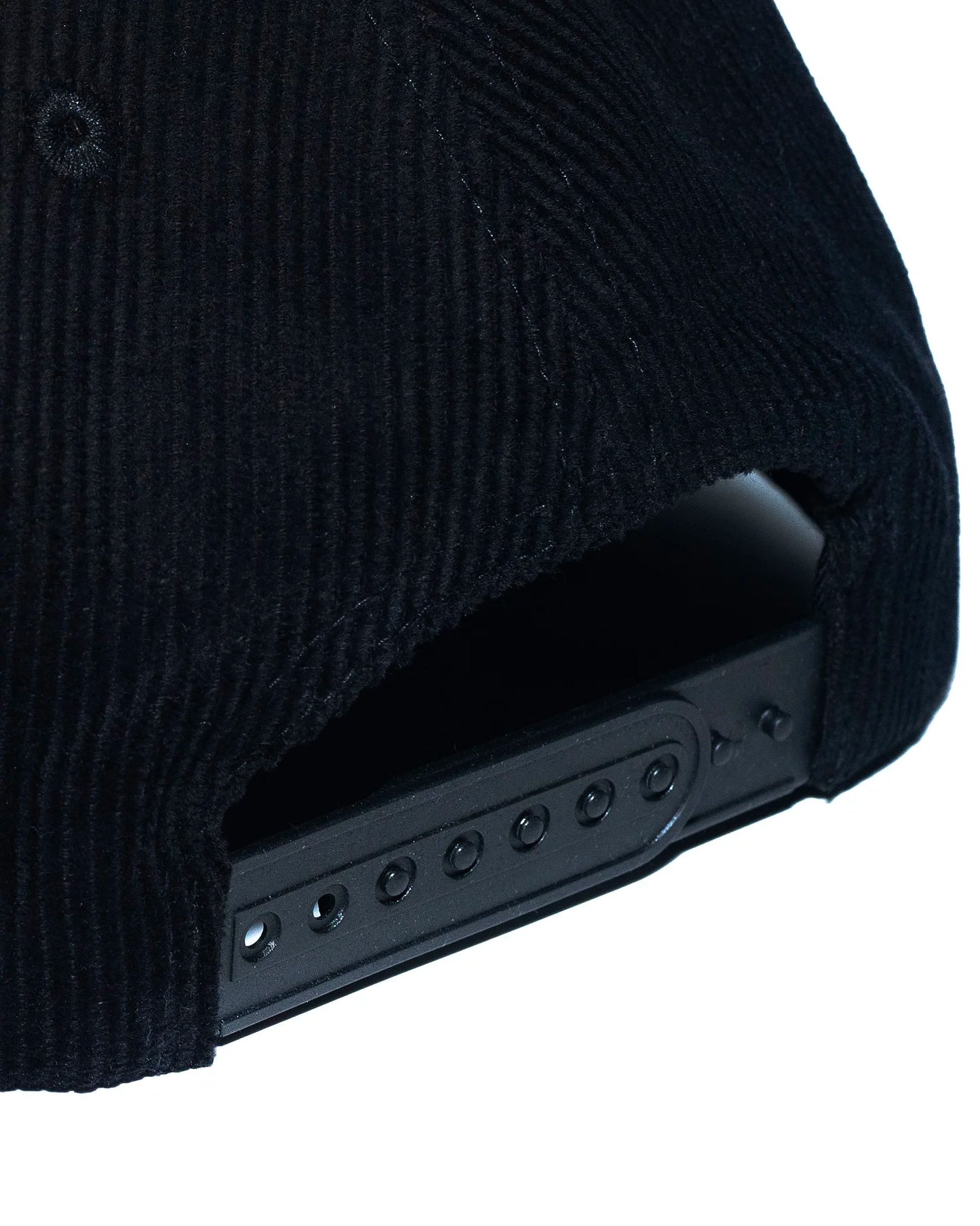 LOOSEY Studded Snapack black